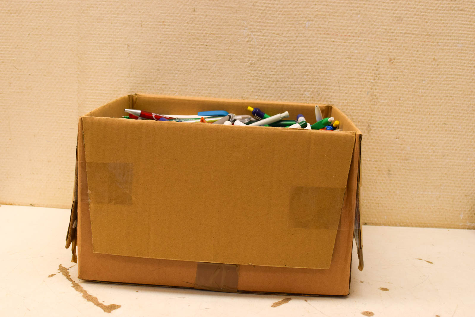 Doos met pennen  49537