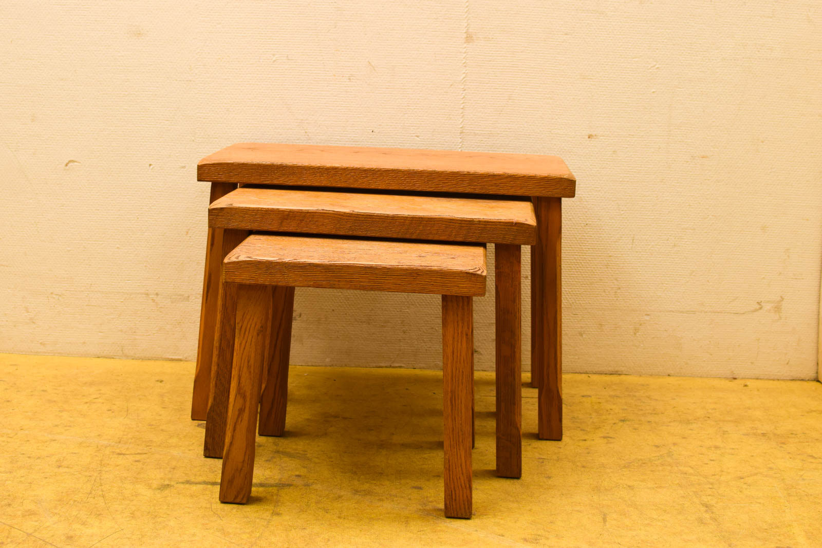 3  stuks Houten Bijzettafeltjes  49540