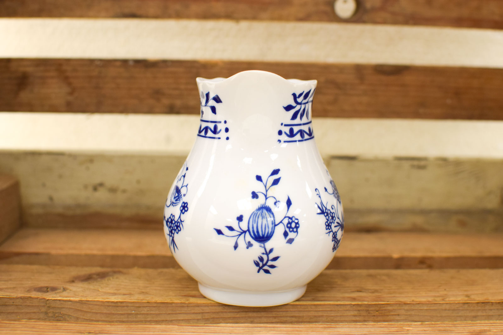 Alternative view of Triptis Porseleinen melkkannetje  49575