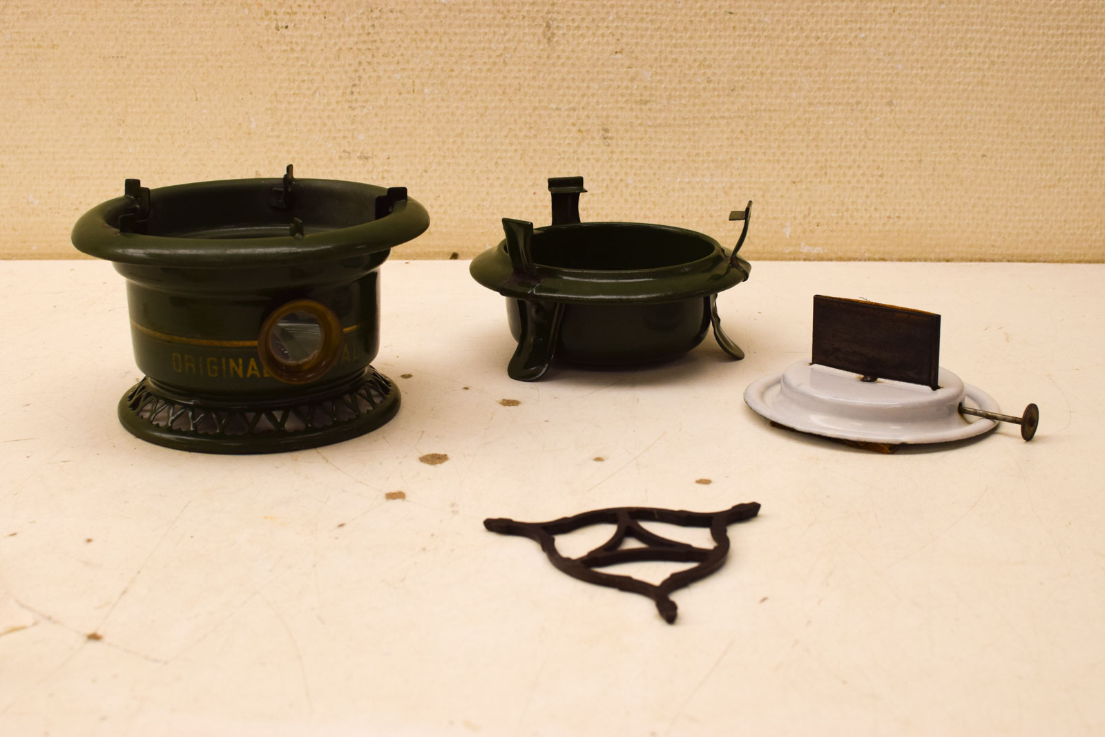 Alternative view of Emaille original  Haller  petroleumstel  49586