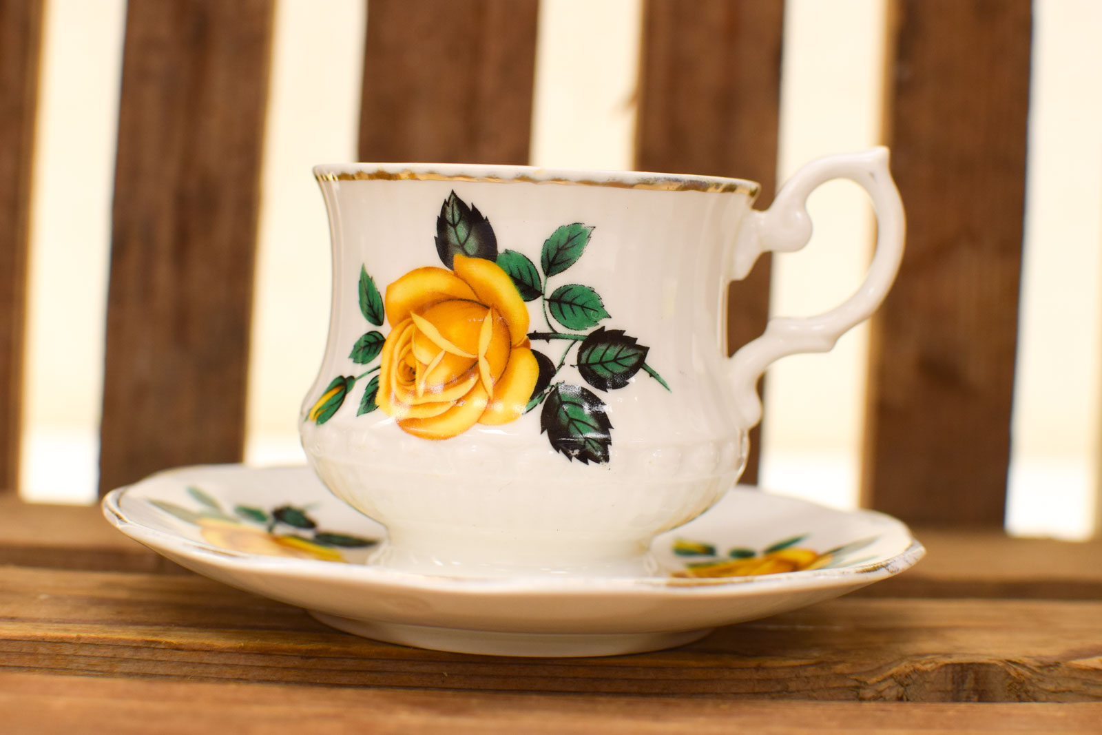 Porseleinen kop en schotel 49594