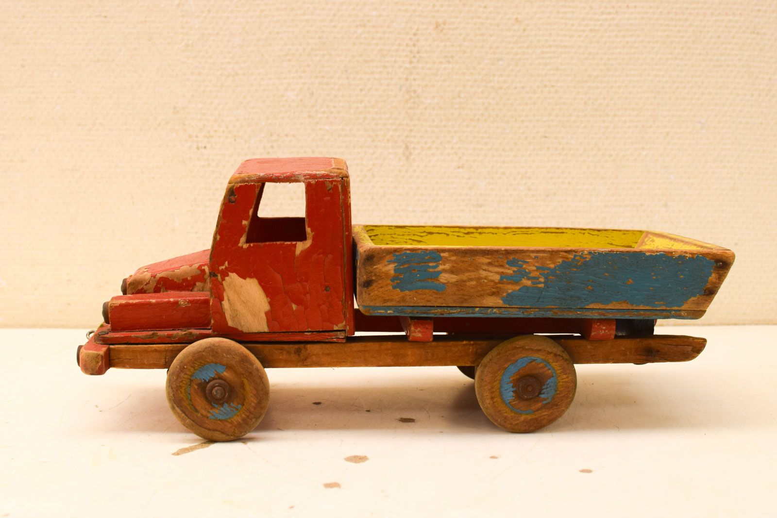 Houten vintage jaren 50 vrachtwagen 49603