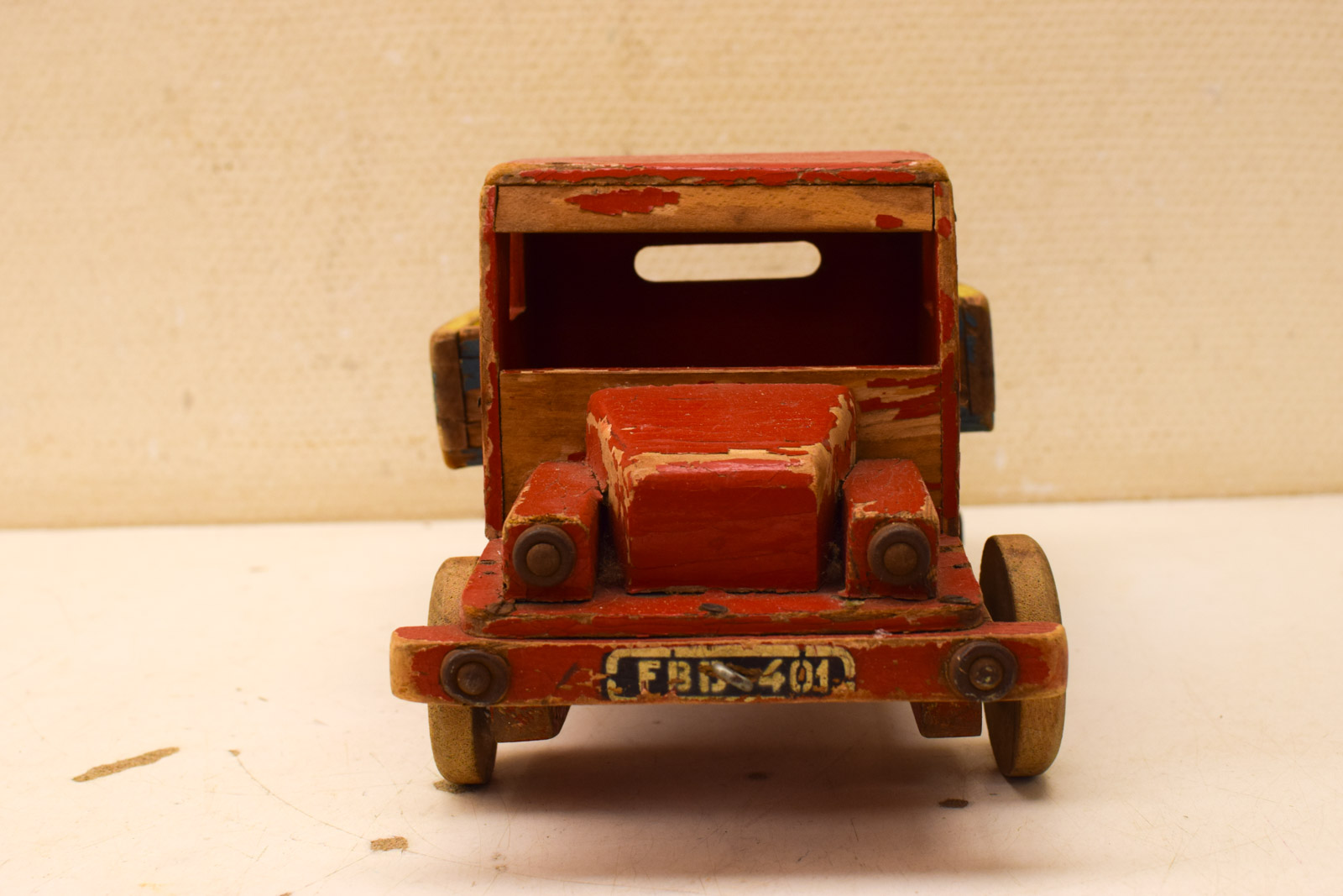 Alternative view of Houten vintage jaren 50 vrachtwagen  49603