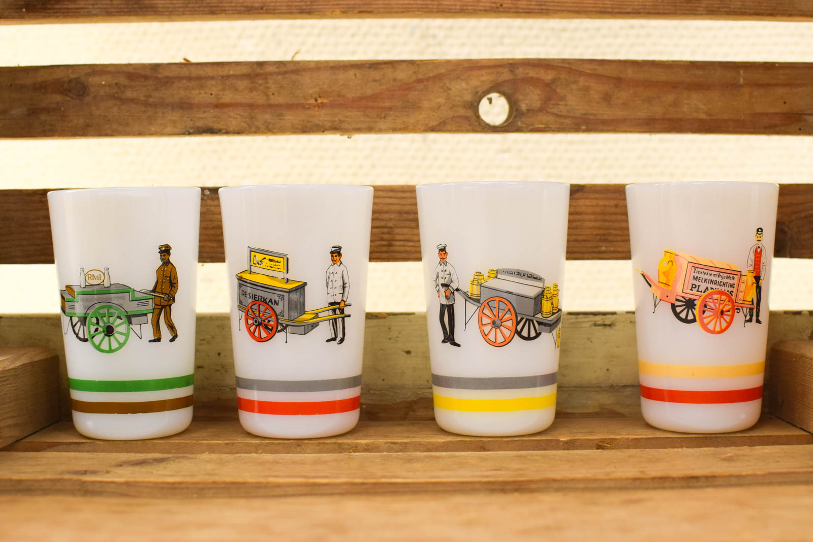 Vintage 4 stuks Melkglazen 49631