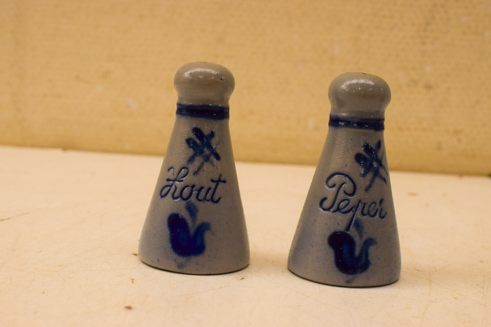 Alternative view of 5 delige Vintage Peper en zout en suiker potje in een mandje  49635