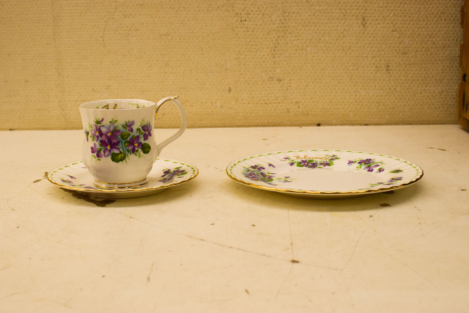 Alternative view of 3 delige Royal Albert porseleinen kop en schotel en bordje maand februari 49638