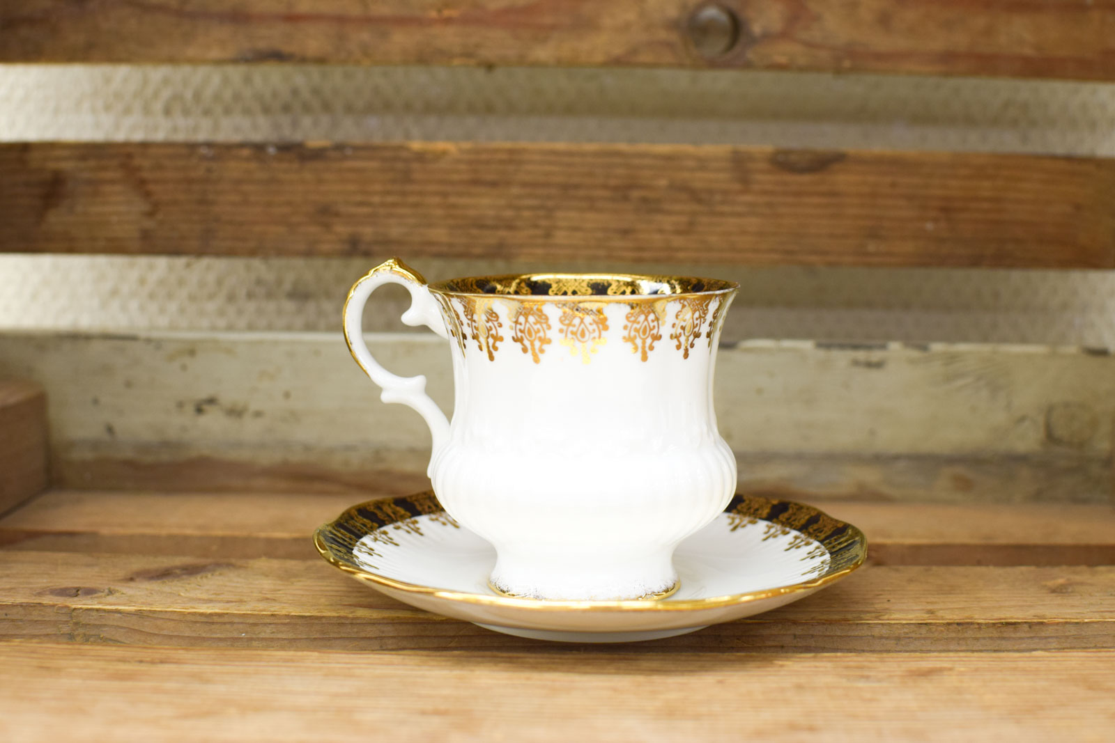 Elizabethan porseleinen kop en schotel 49652