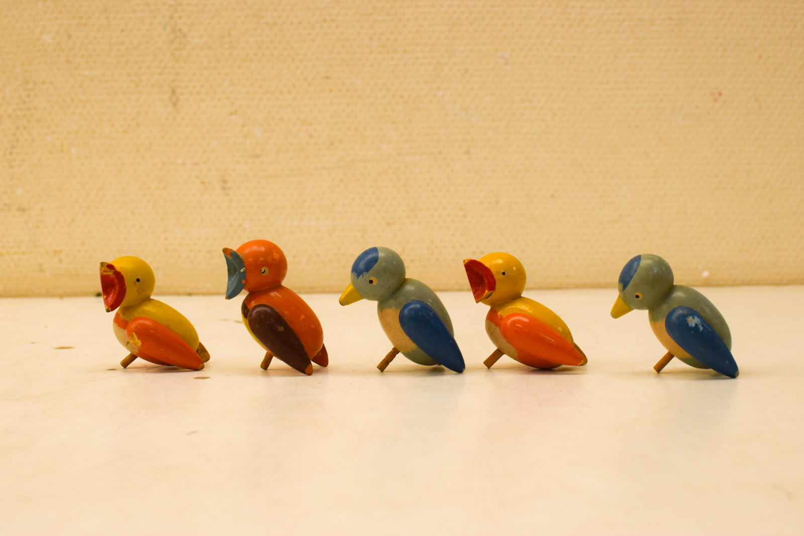 Alternative view of Vintage houten vogeltjes  49655