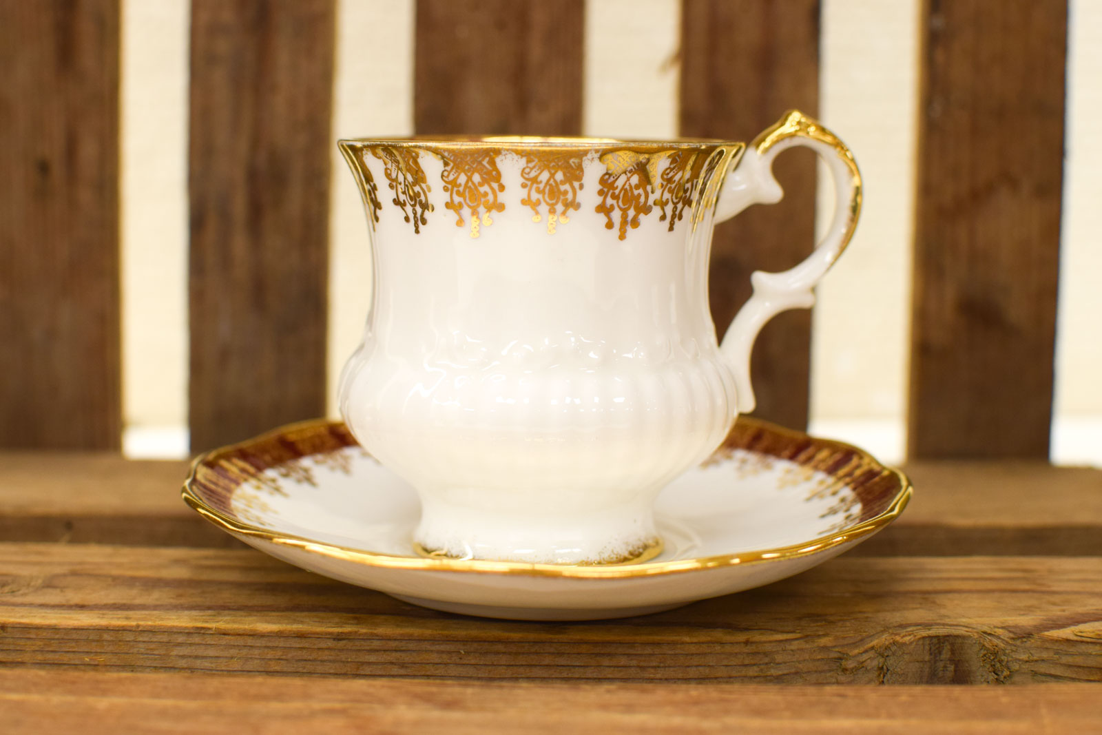 Elizabethan porseleinen kop en schotel 49658