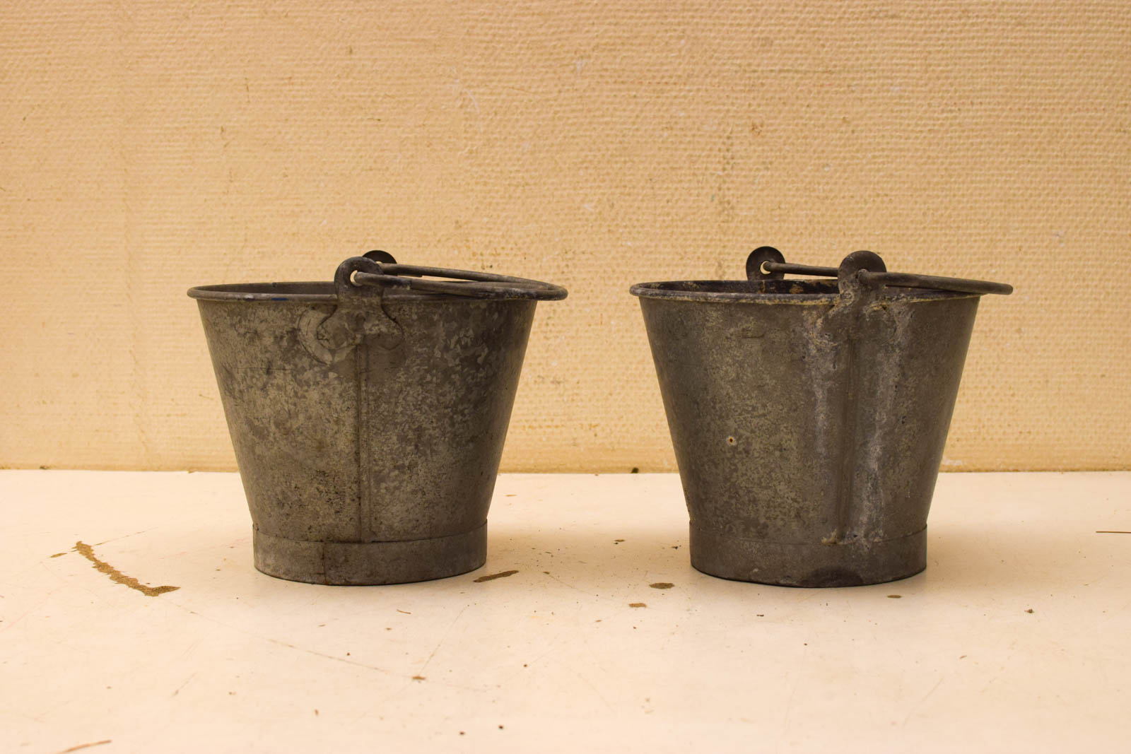 Alternative view of Vintage 2 stuks Zinken emmers  klein model 49659