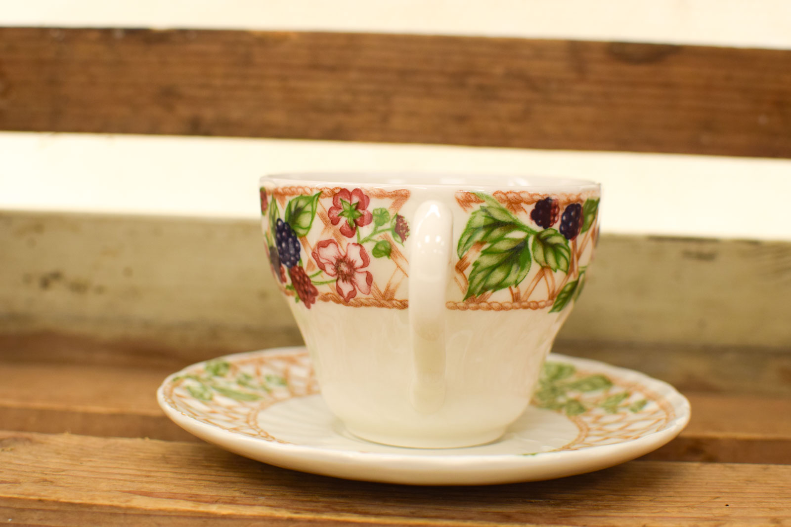 Alternative view of Churchill porseleinen kop en schotel 49660