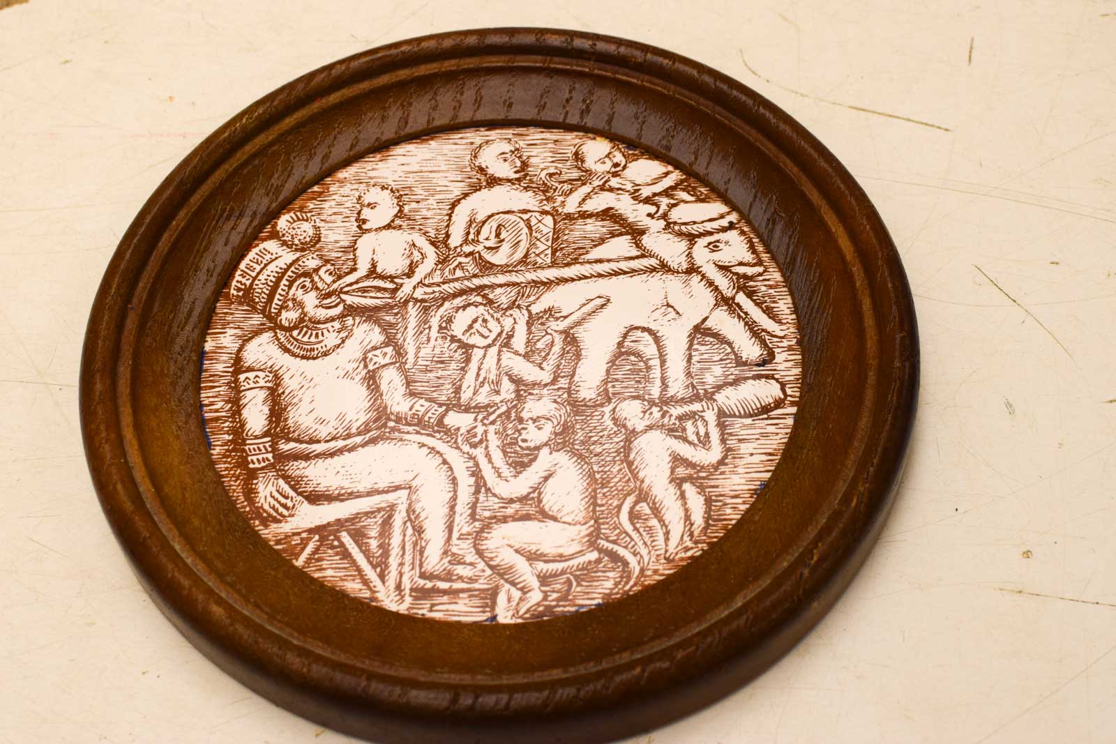 Alternative view of Wandtegel  ingelijst in een ronde lijstje  49661