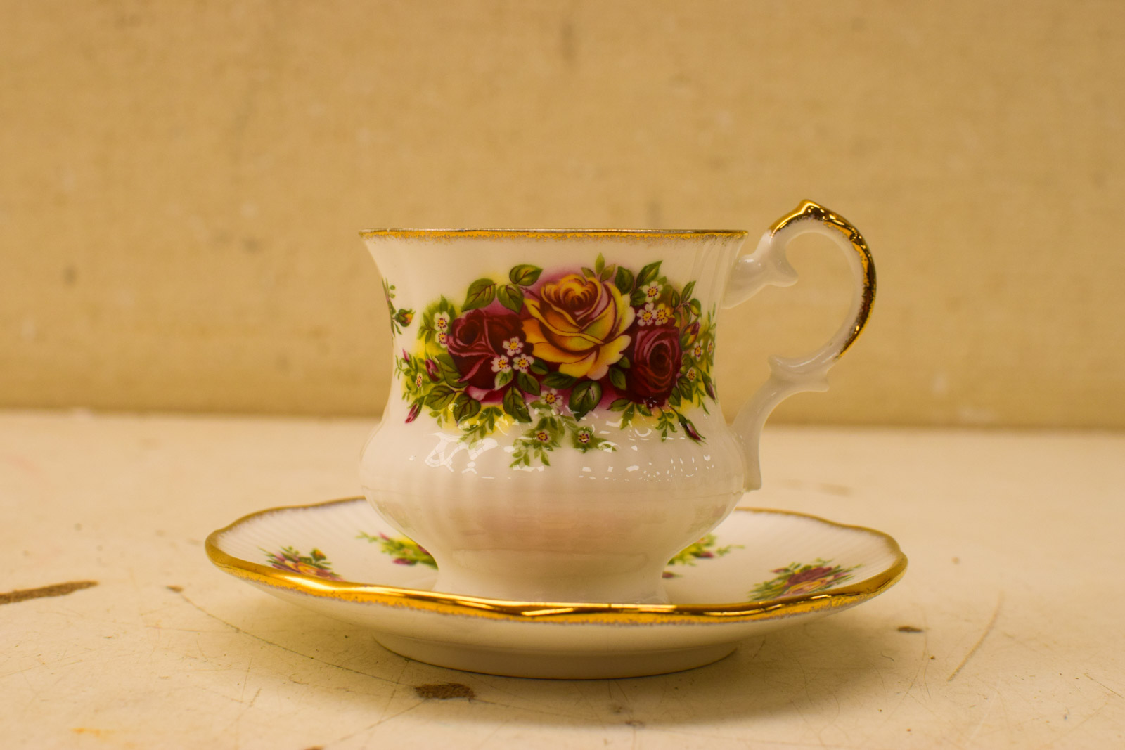 Elizabethan porseleinen kop en schotel 49672