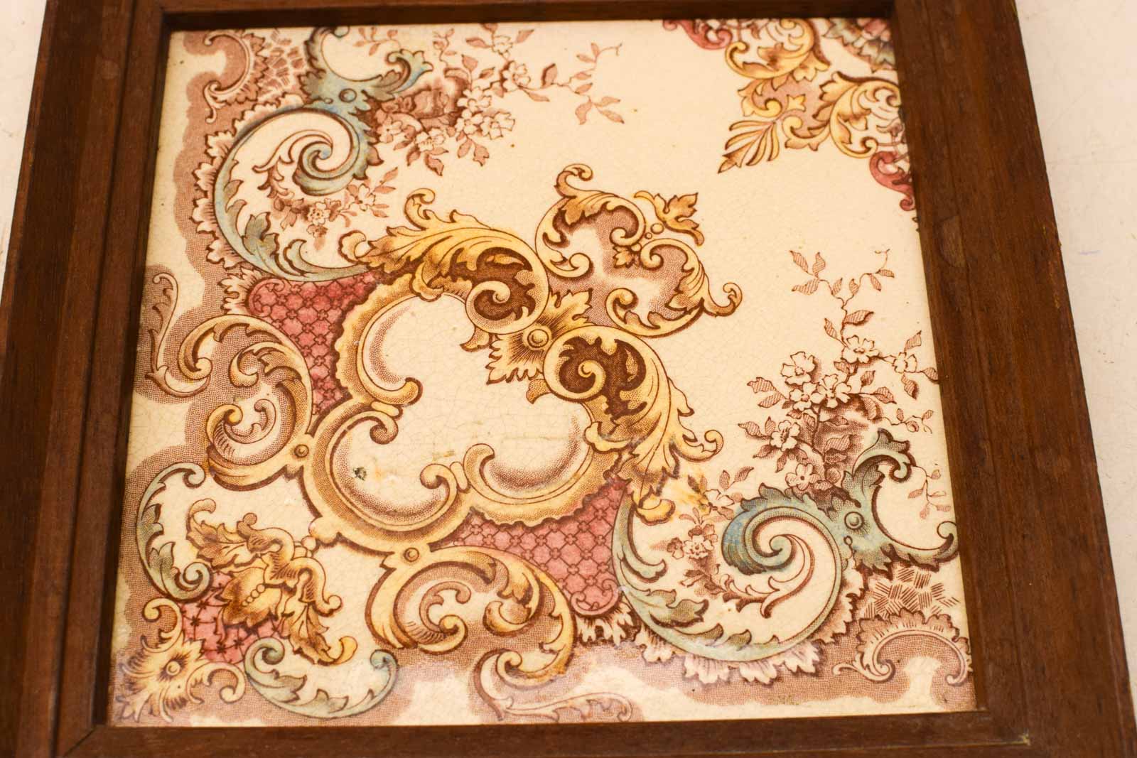 Alternative view of Wandtegel in houten lijstje  49675