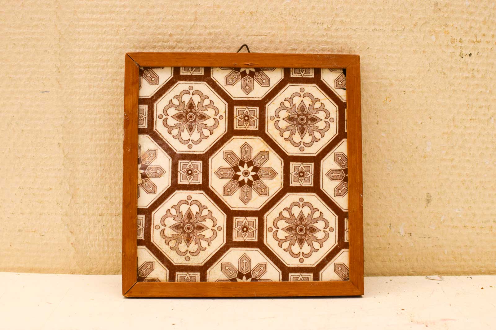 Wandtegel in houten lijstje 49678