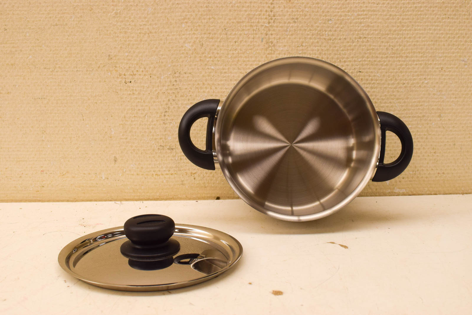 Alternative view of BK Edelstaal pan  49680