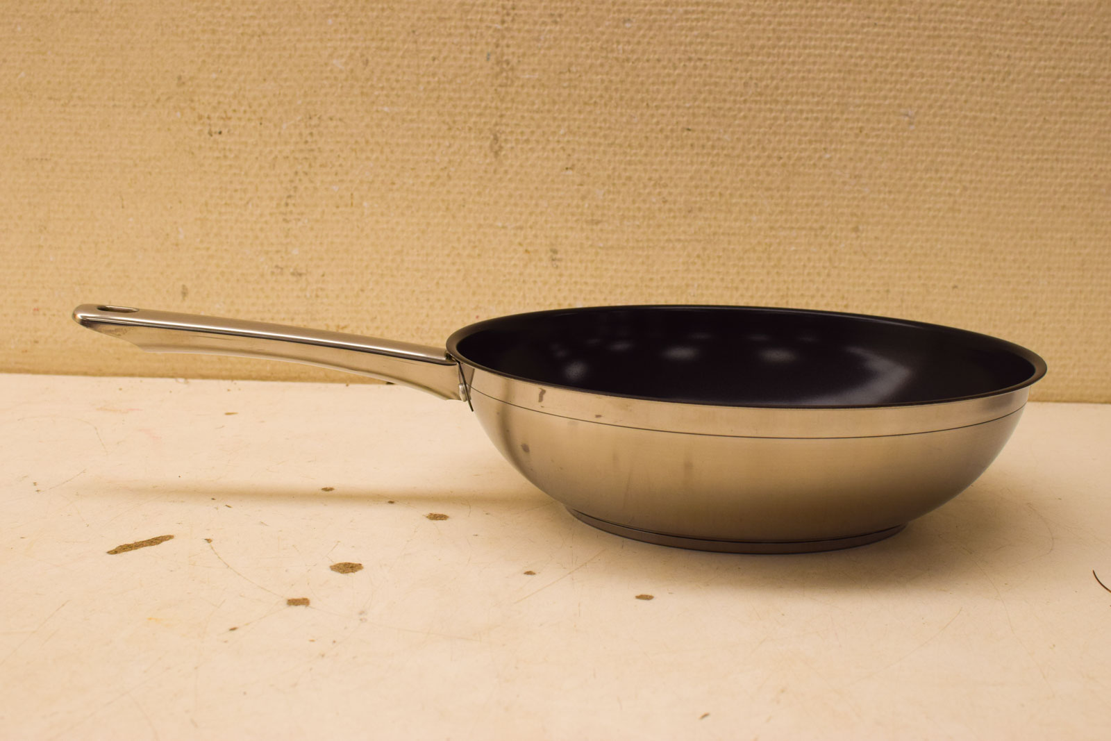 Alternative view of BK wok  49694