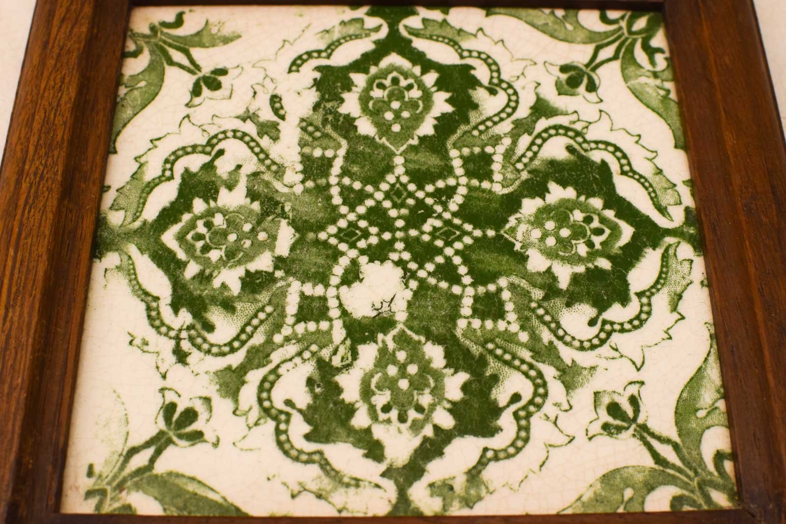 Alternative view of Wandtegel in een houten lijstje  49699