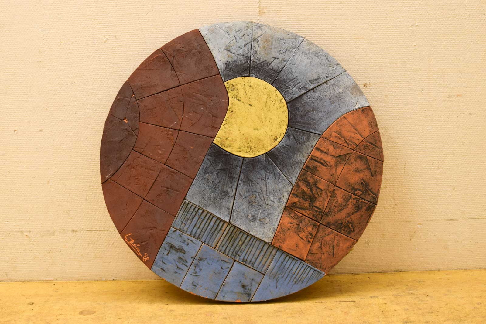 Ronde wandtegel in stukken  49716