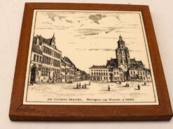 Alternative view of Wandtegel in een houten lijstje 49724