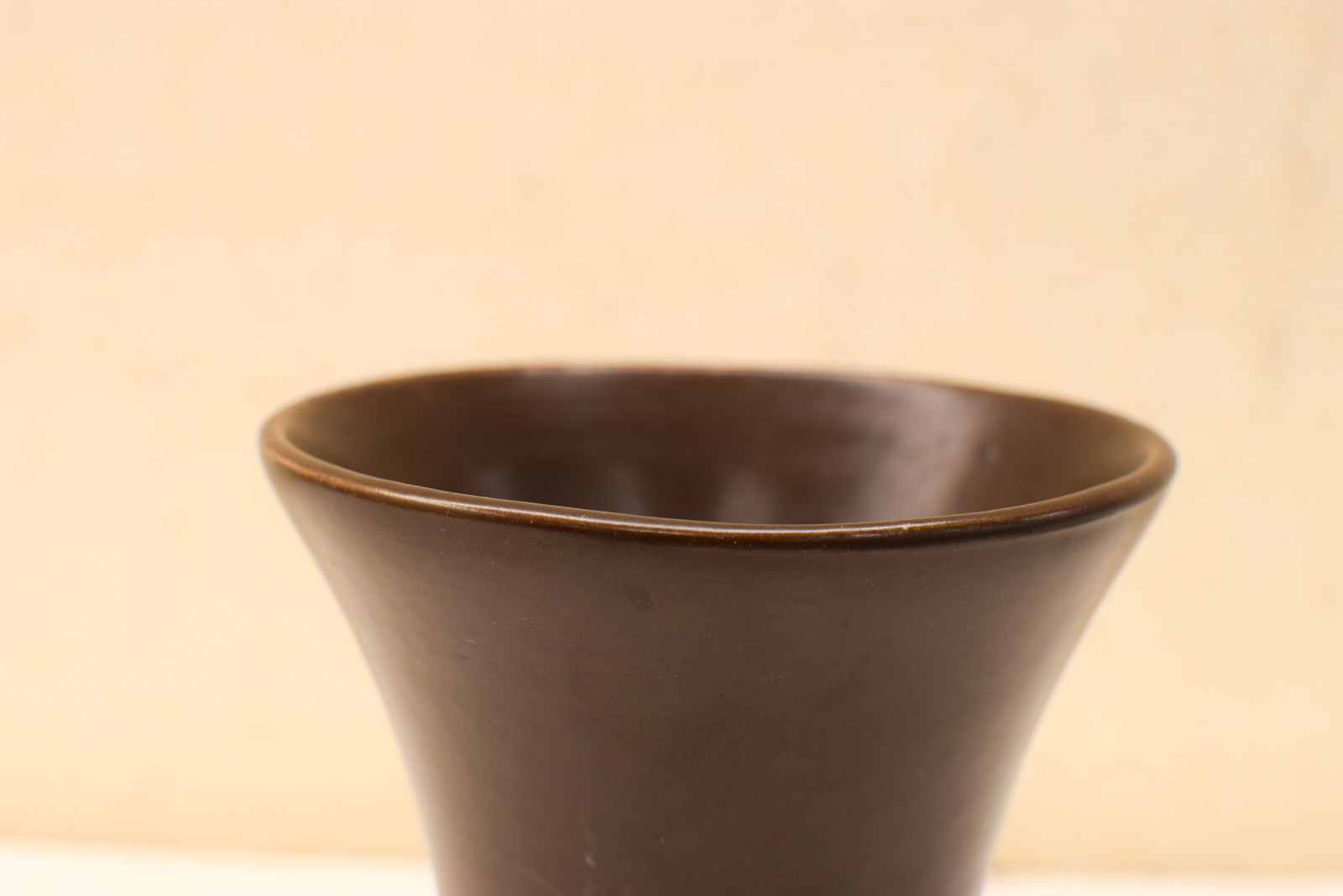 Alternative view of Porseleinen bruine vaas  49736