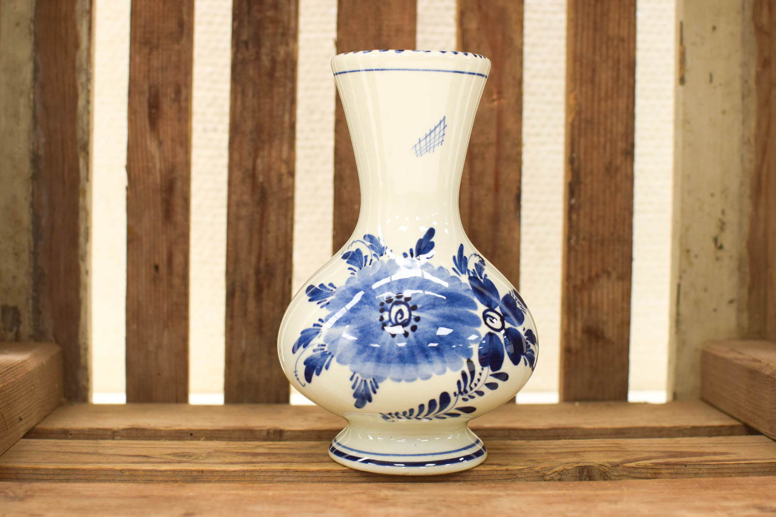 Porseleinen vaasje 49741