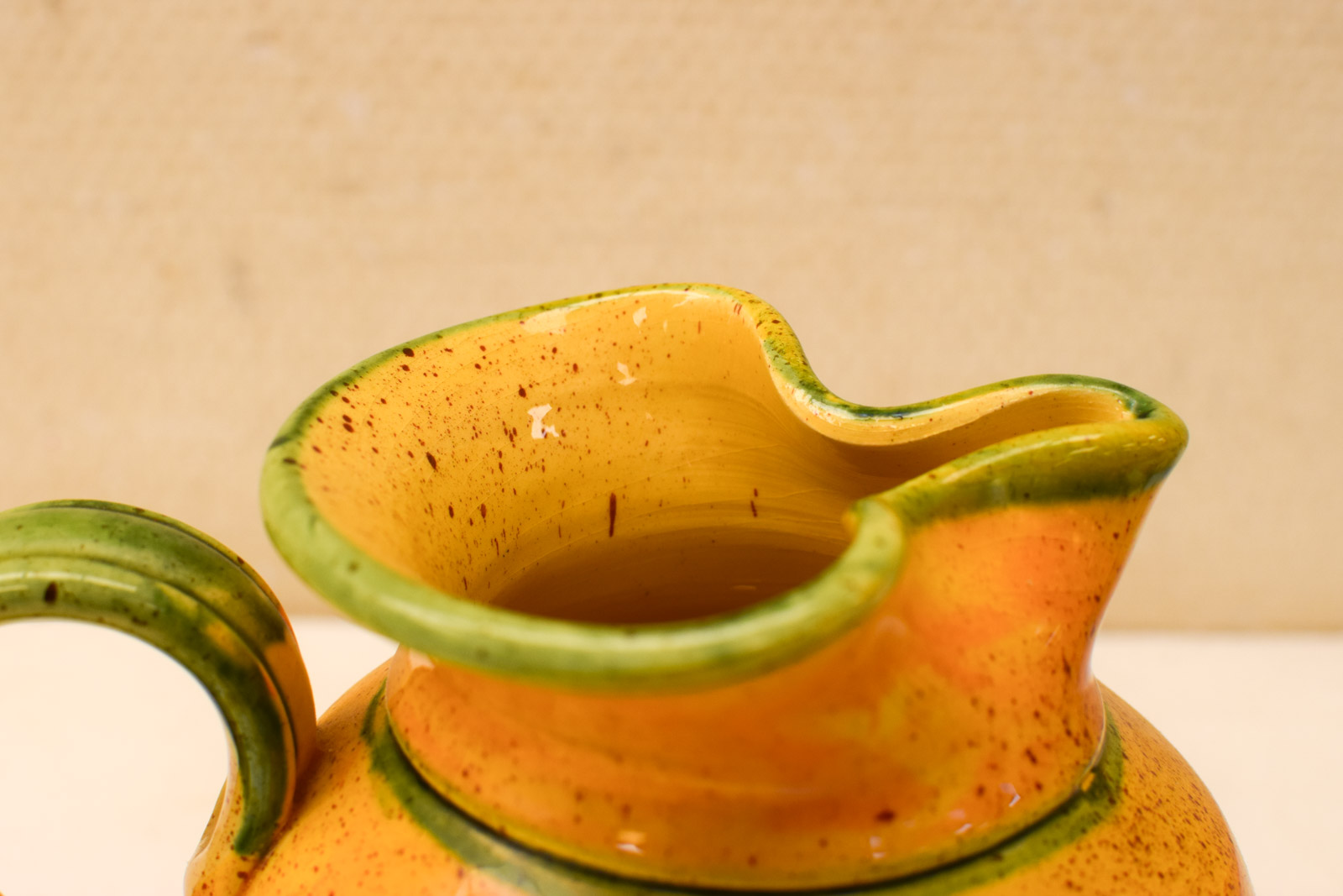 Alternative view of Schenkkan met beker/mok 49745