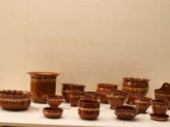 16 stuks Fries Aardewerk potten 49748