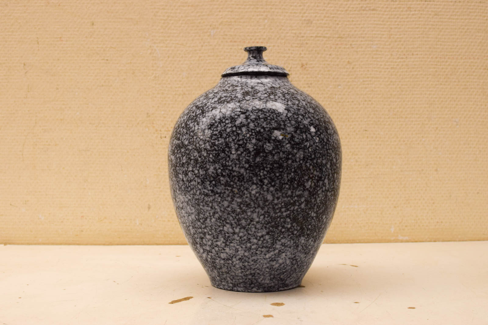 Porseleinen vaas met deksel  49763