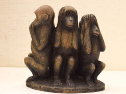 Houten beeldje van 3 aapjes 49767