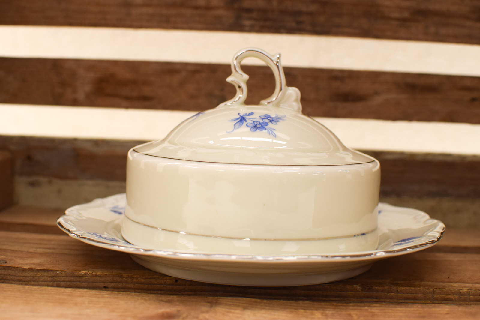 JGZ H Handelsmerk porseleinen  Ronde Botervloot  49790