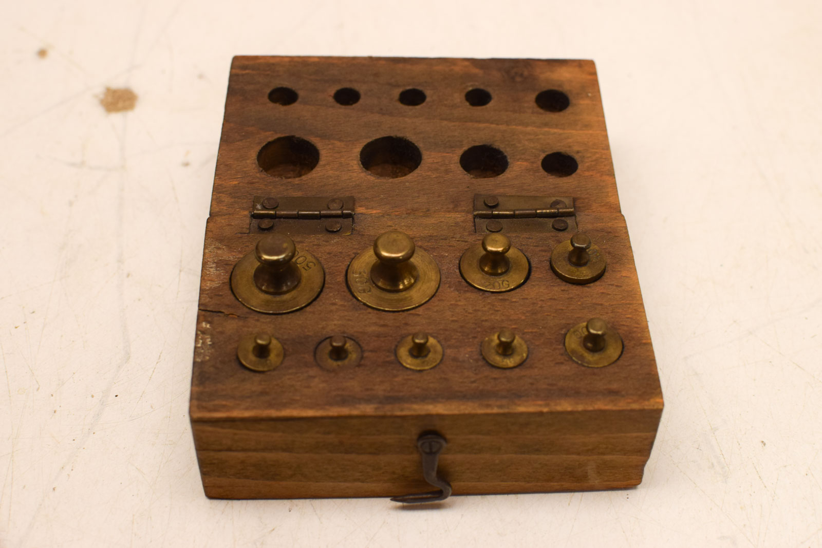 Alternative view of Gewichten in een houten doosje  49807