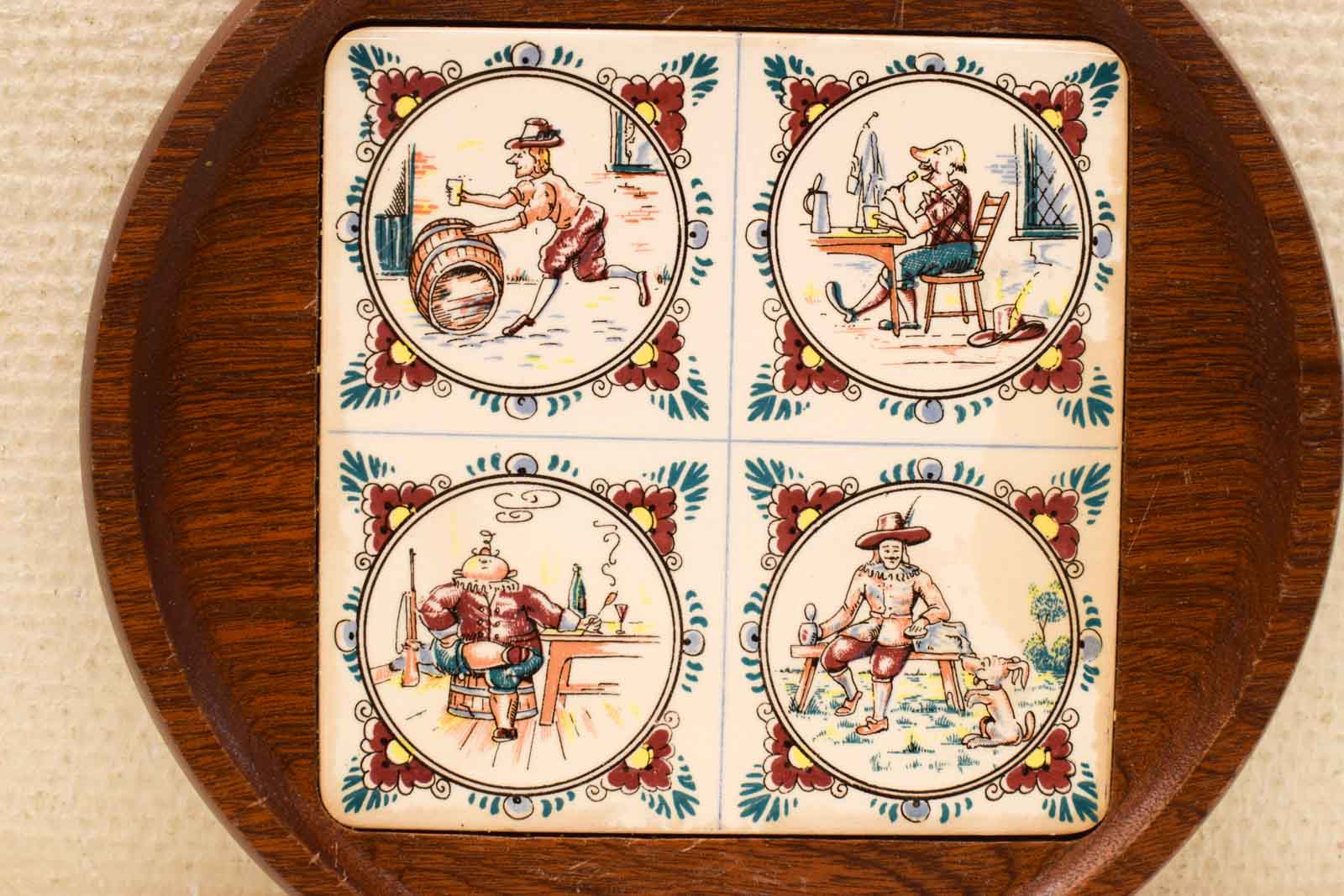 Alternative view of Een ronde Kaasplankje  met 4 tegeltjes  49815