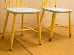 Alternative view of 2 Stuks houten stoelen 49850