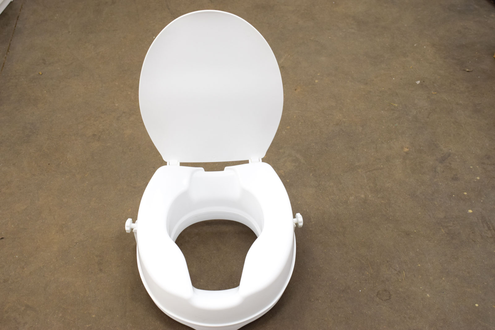 Alternative view of Toiletverhoger met deksel 49856