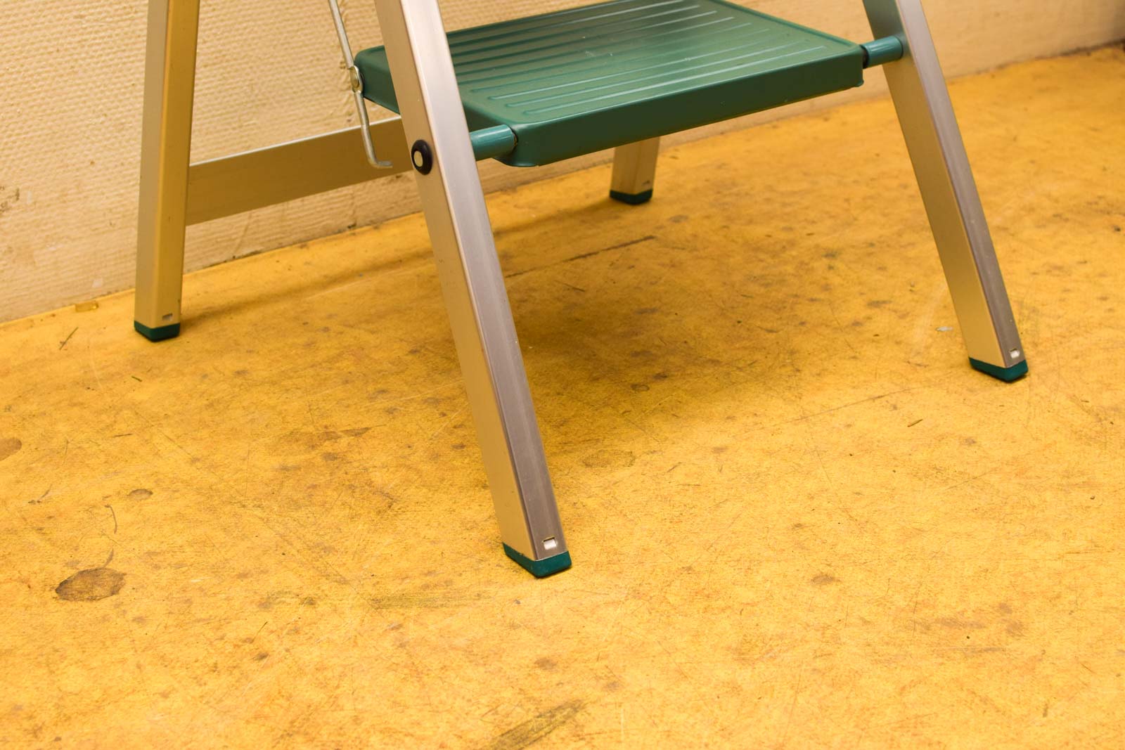 Alternative view of Huishoudtrap 49857