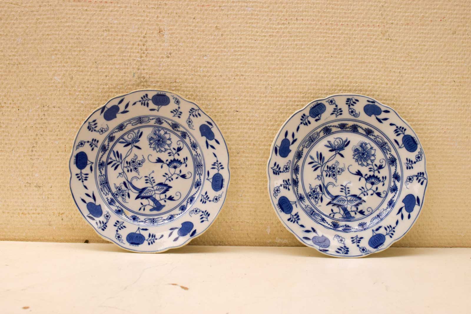 2 stuks Louis Regout porseleinen borden  49887