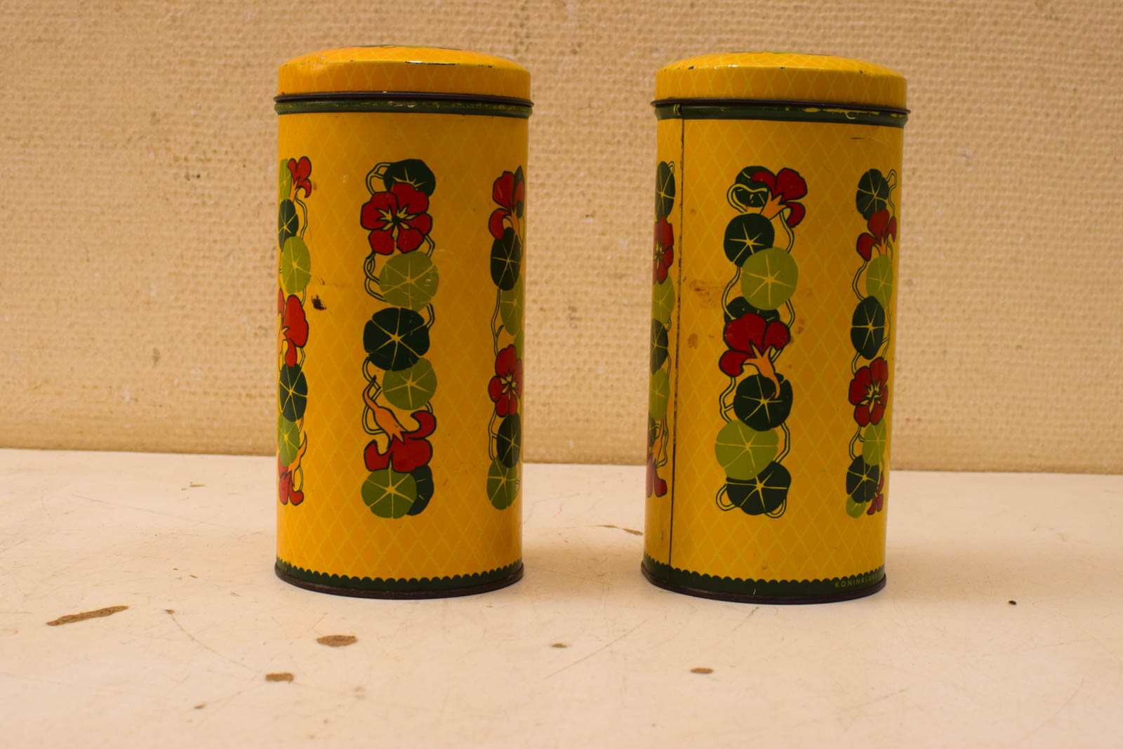 Alternative view of 2 stuks Koninklijke verkade Beschuitblik  49908