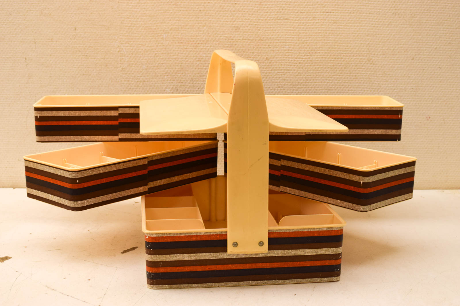 Alternative view of Plastic Naaimandje  49909