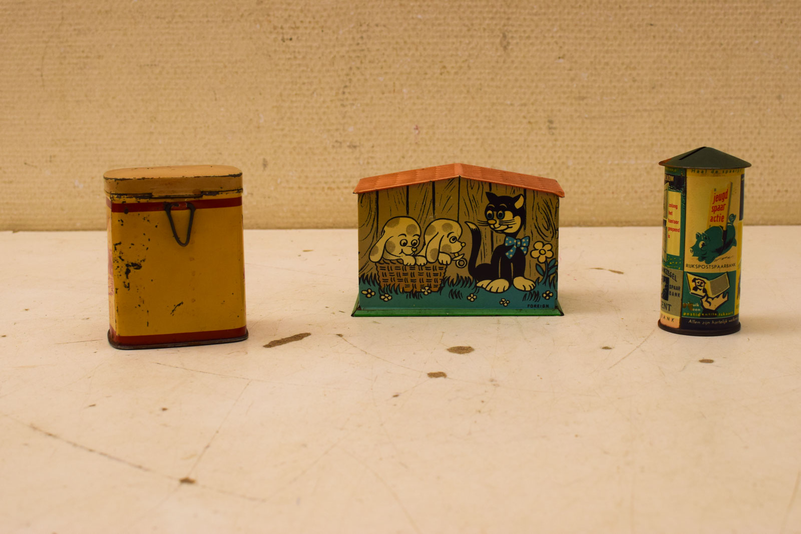 Alternative view of 2 stuks blikken spaarpotten en 1 huisje  49912