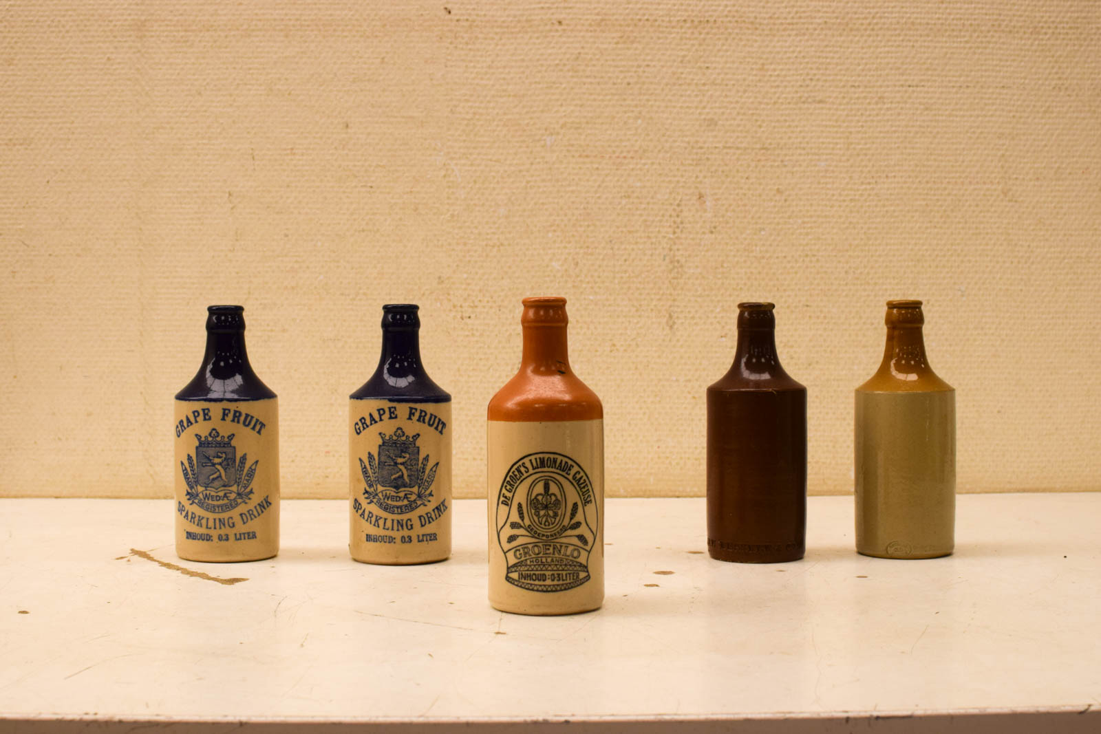 5 stuks Aardewerk flesjes  49928