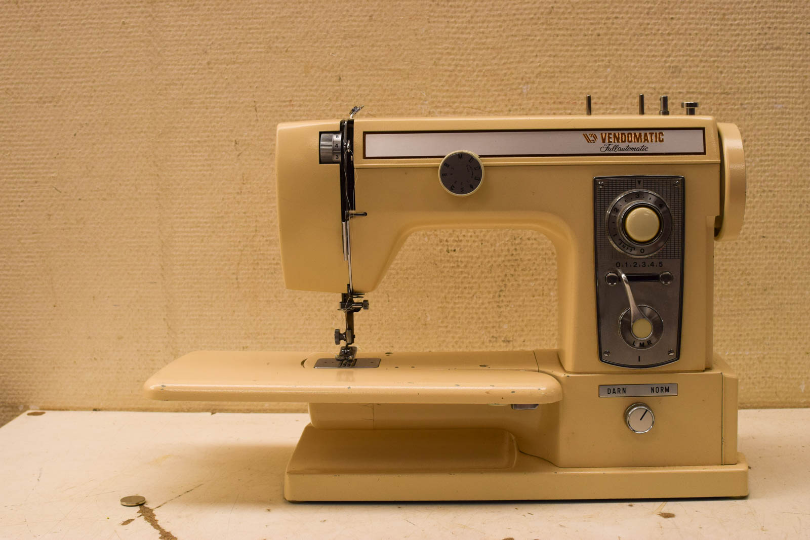 Vendomatic Full Automatic  naaimachine in koffer  49957