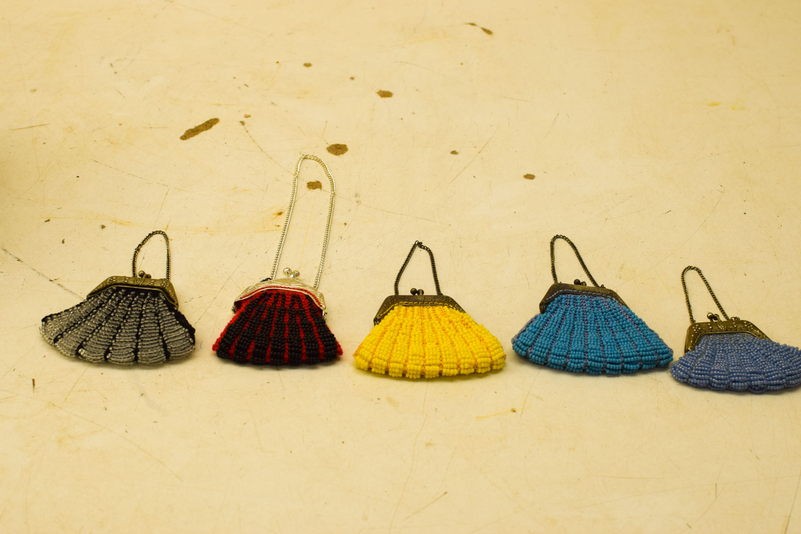 5 stuks  Vintage kleine kralenbeursjes  49972