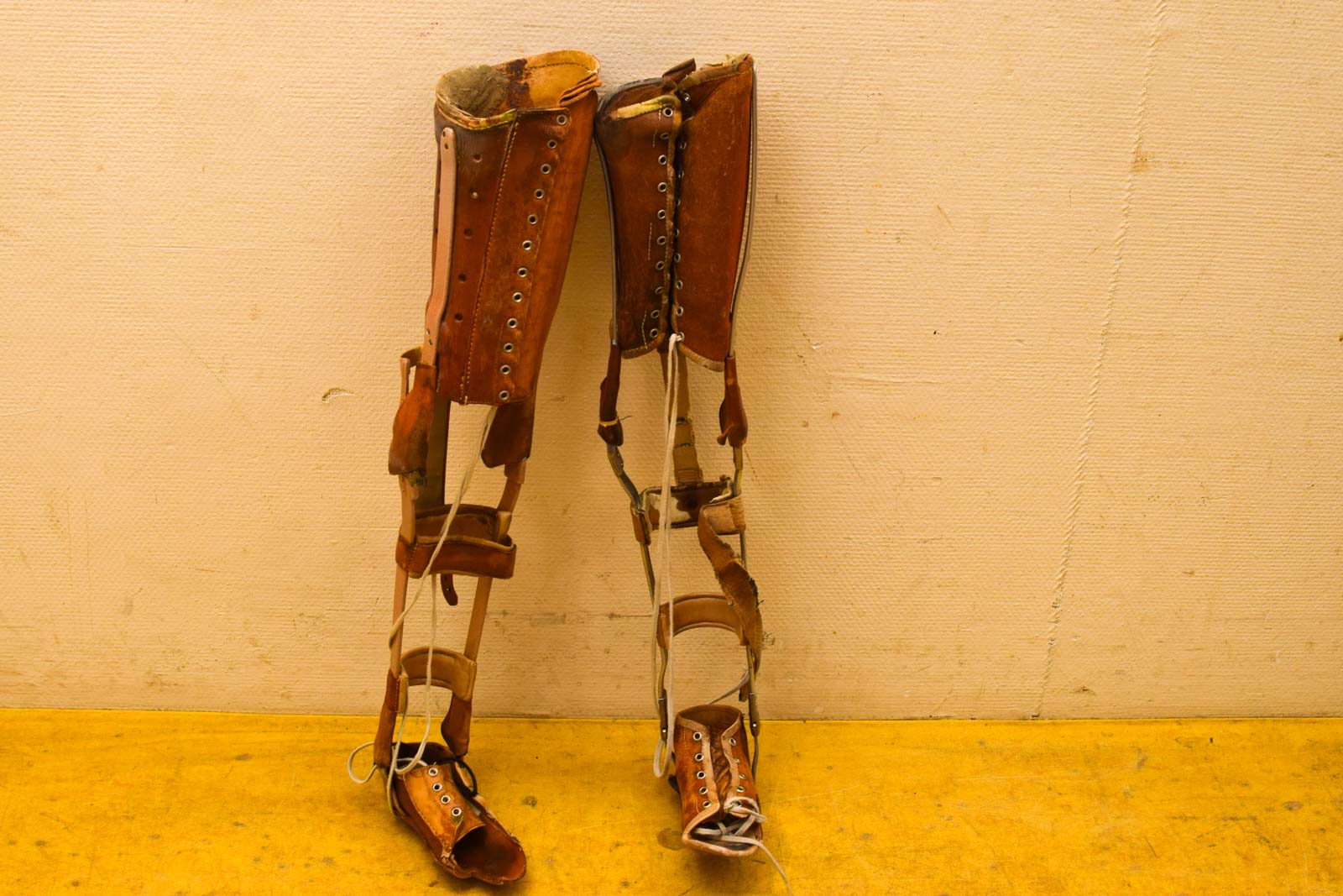 Alternative view of 2 Stuks  Been Brace / spalk  49976