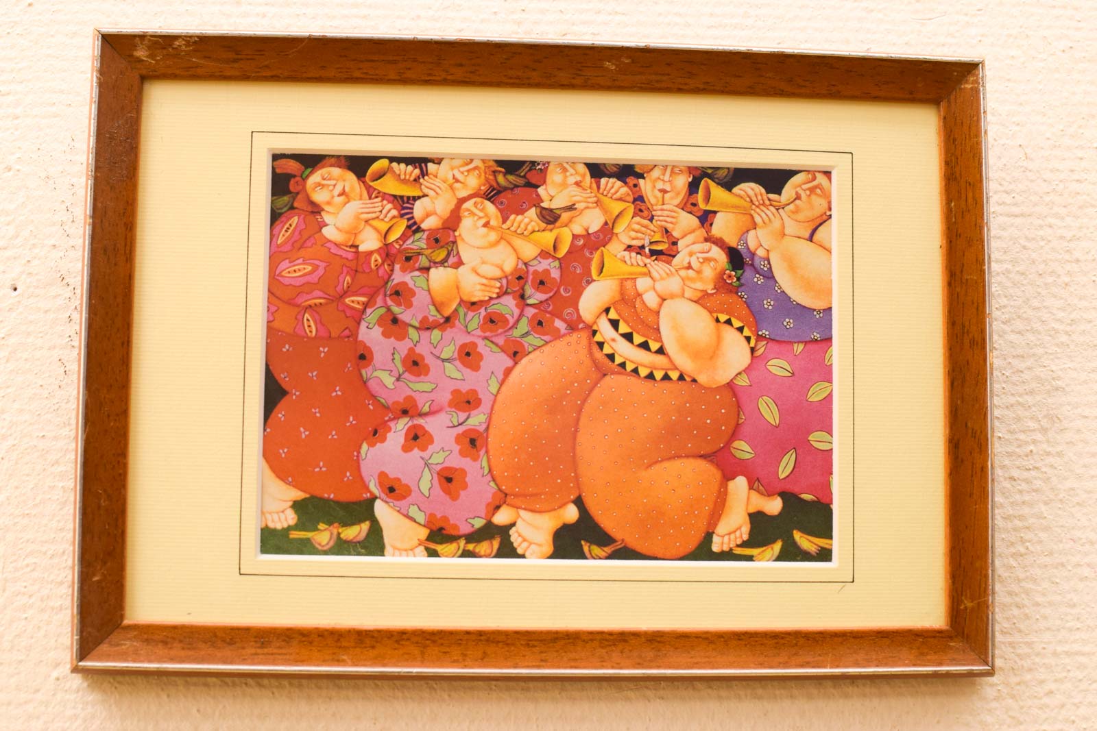 Prent van vrolijke dames die spelen op een instrument  49997