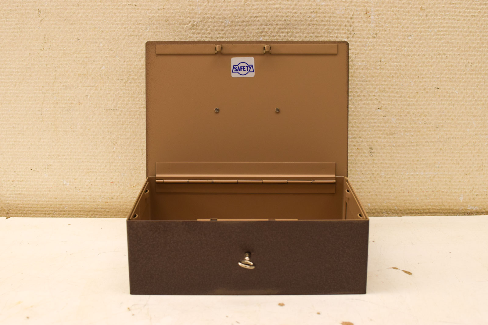 Alternative view of Safety Metalen Kistje 50012