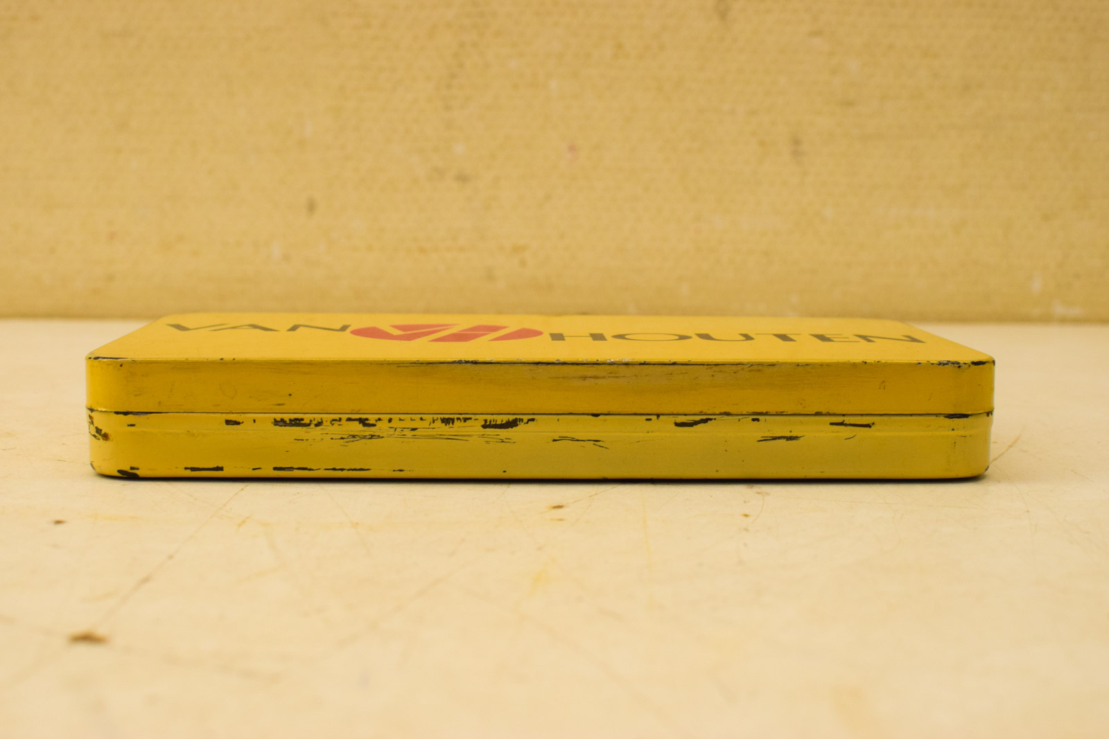 Alternative view of Van V/h Houten bewaarblikje  50019