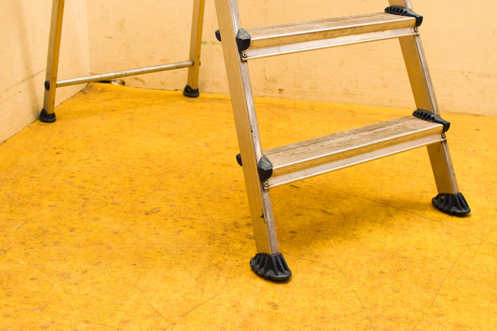 Alternative view of huishoudtrap 50037