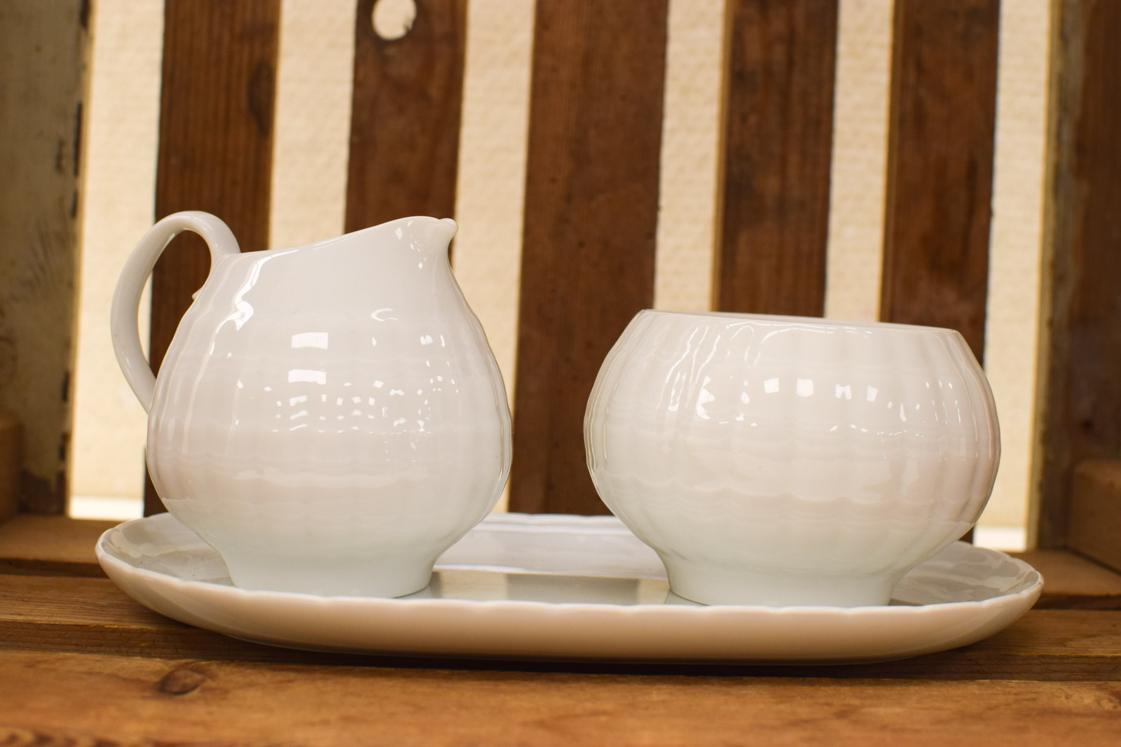 Hutschenreuther porseleinen suiker en melkkannetje op een porseleinen schaaltje  50045