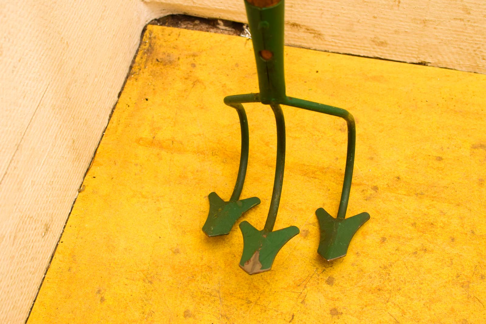 Alternative view of Tuinhak  3 tanden  50055